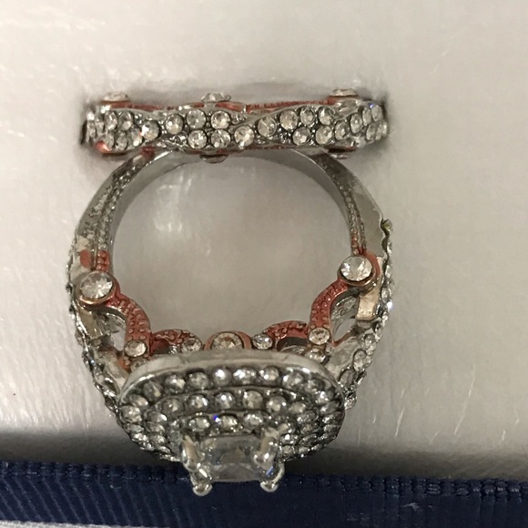 White gold filled Clear crystal wedding ring - Picture 3 of 10